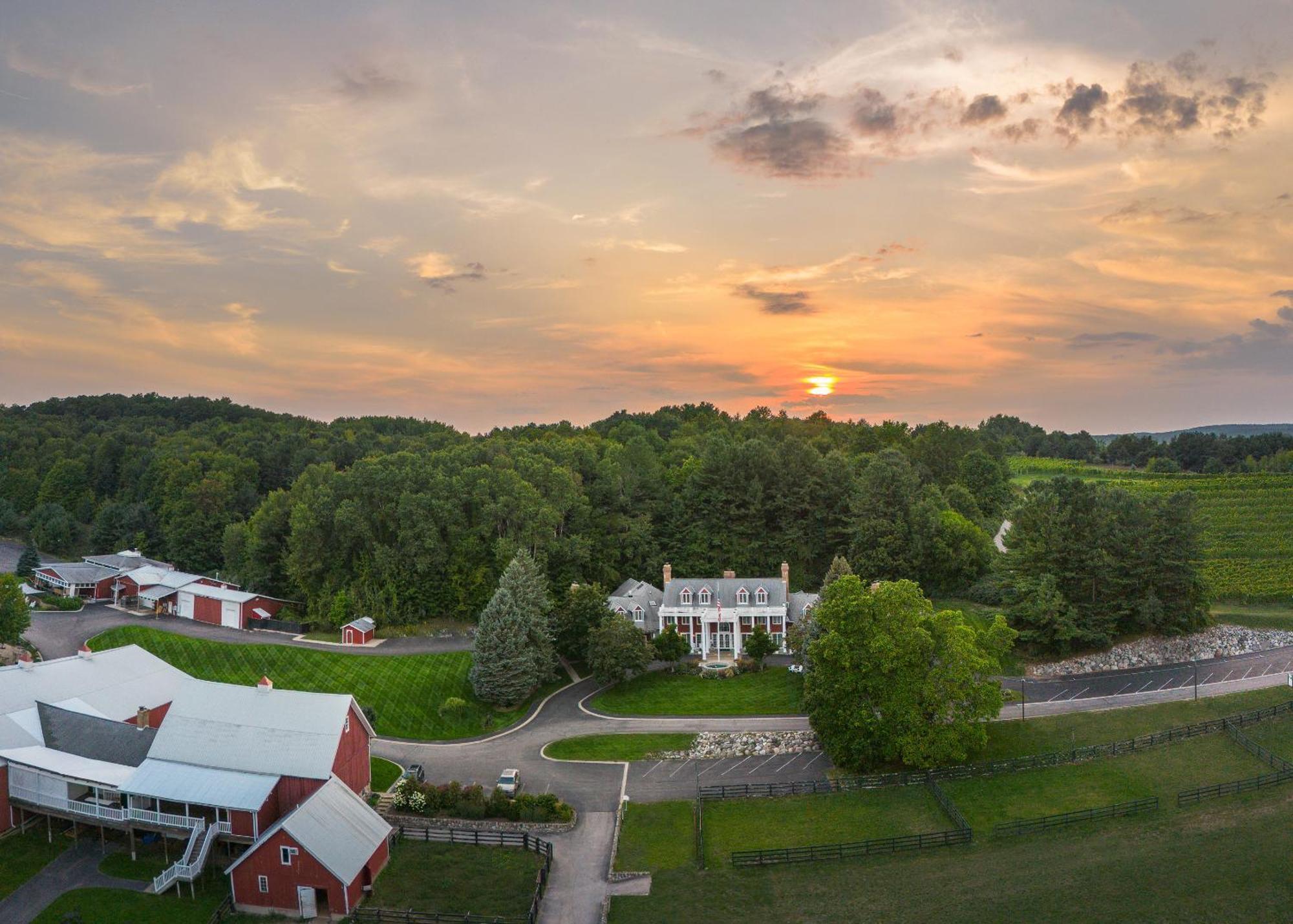 Inn At Black Star Farms Suttons Bay 외부 사진