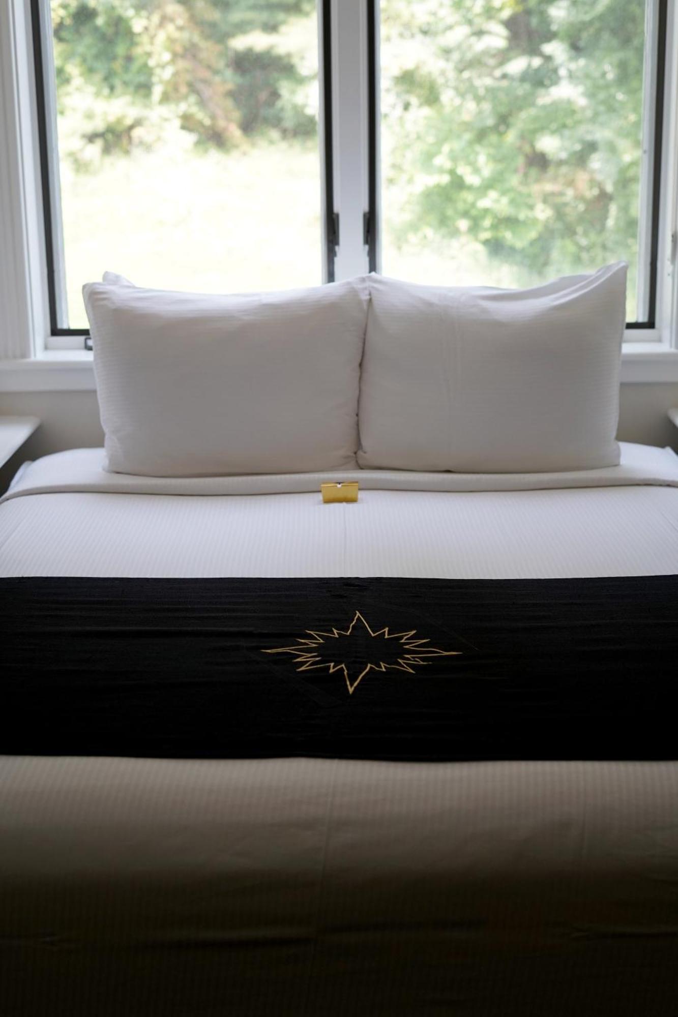 Inn At Black Star Farms Suttons Bay 객실 사진