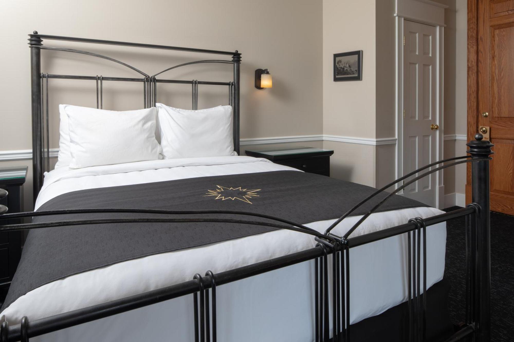 Inn At Black Star Farms Suttons Bay 객실 사진